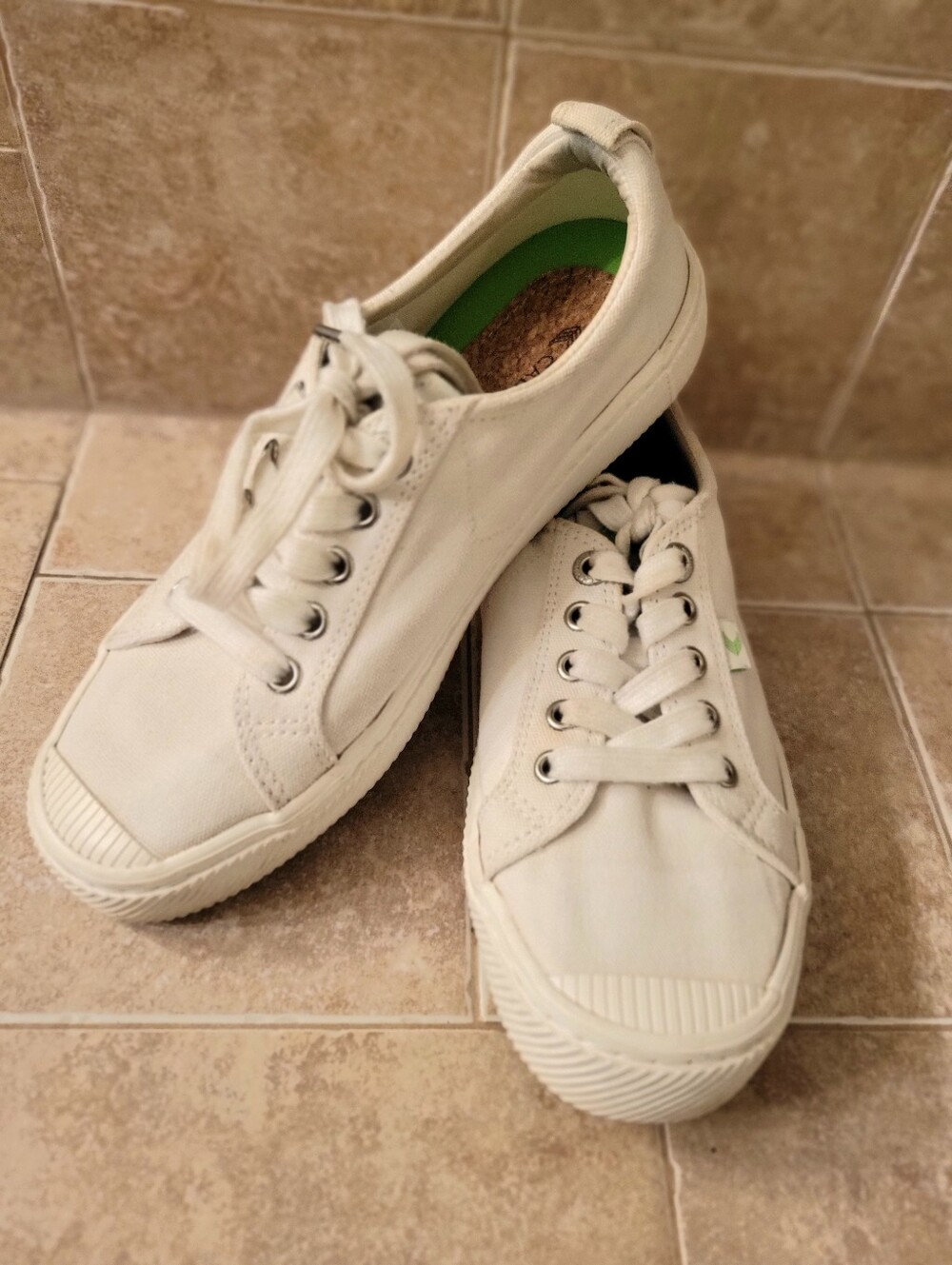 CARIUMA Canvas White Sneakers, W 8/ M 6.5